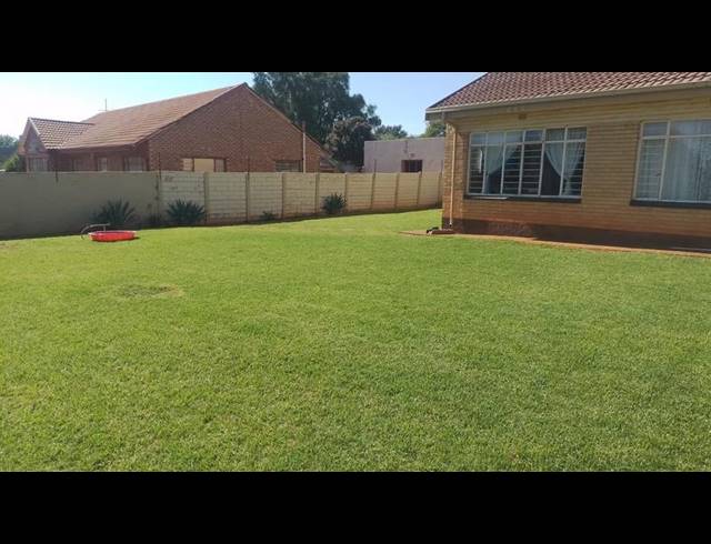 3 BEDROOM HOUSE FOR SALE IN HELIKONPARK